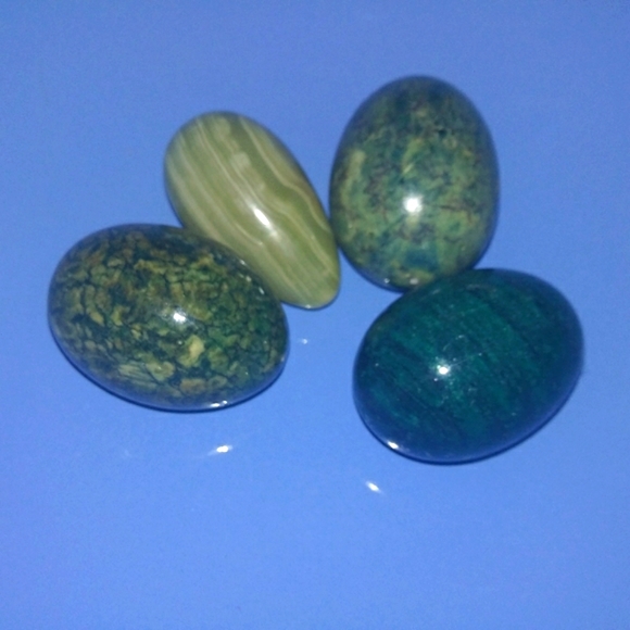 FIVE (5) Easter Alabaster Eggs Handmade Italy Greens - Picture 2 of 3